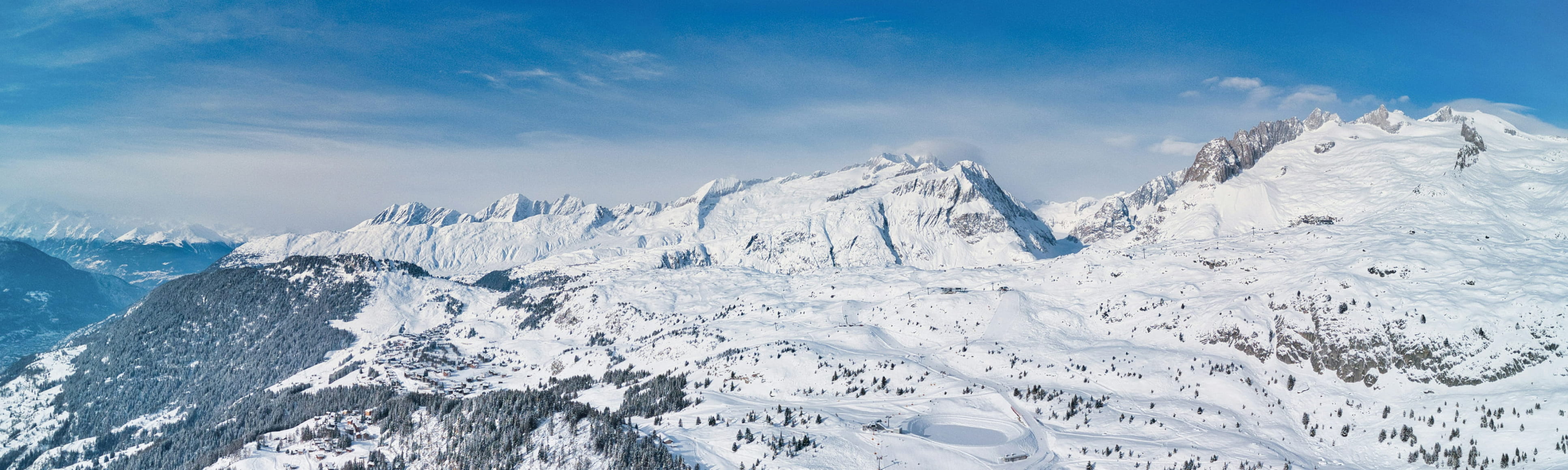 Прогнозы погоды, отчеты о снеге, вебкамеры и карты для 3300 горнолыжных курортов